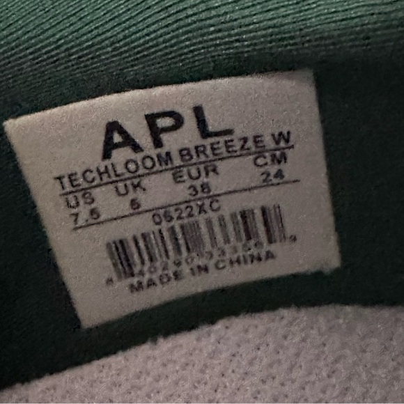 NIB APL Techloom Breeze Sneakers Sz 7.5 Great Green/Peppermint/Ombre - Picture 7 of 8